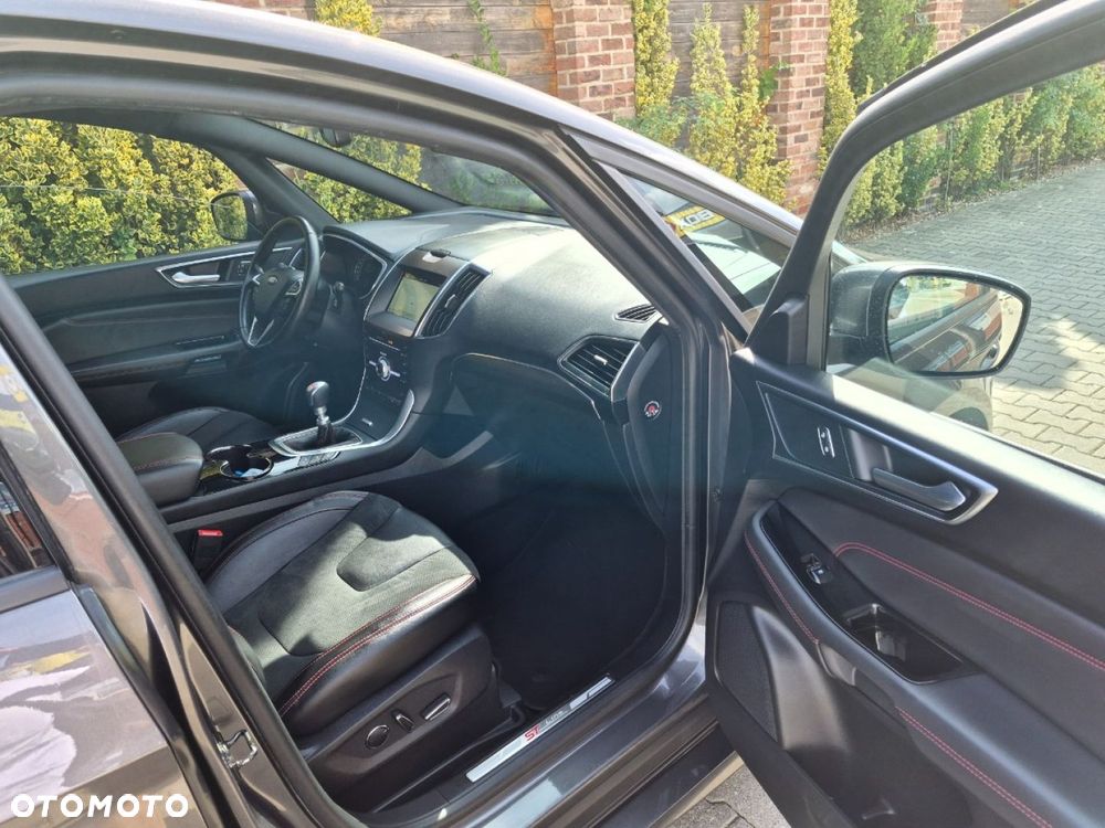 Ford S-Max - 11