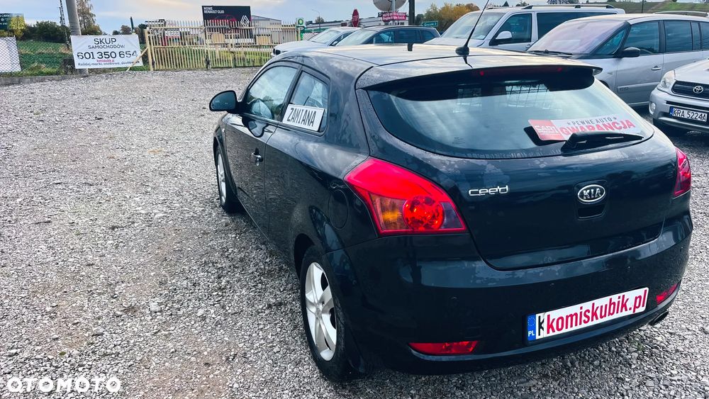 Kia Ceed - 38