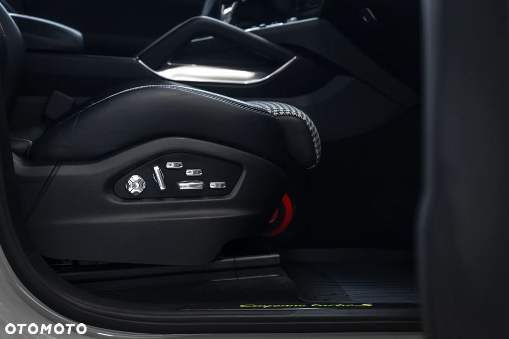 Porsche Cayenne - 39