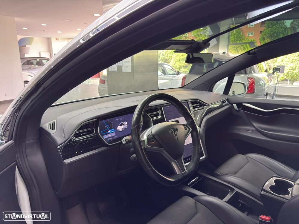 Tesla Model X - 19