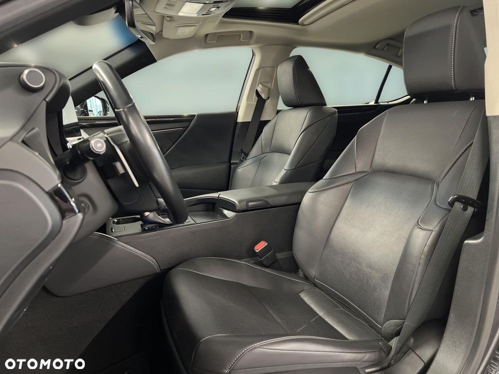 Lexus ES 300h Business Edition - 21