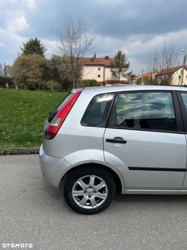 Ford Fiesta 1.4 Ghia - 13