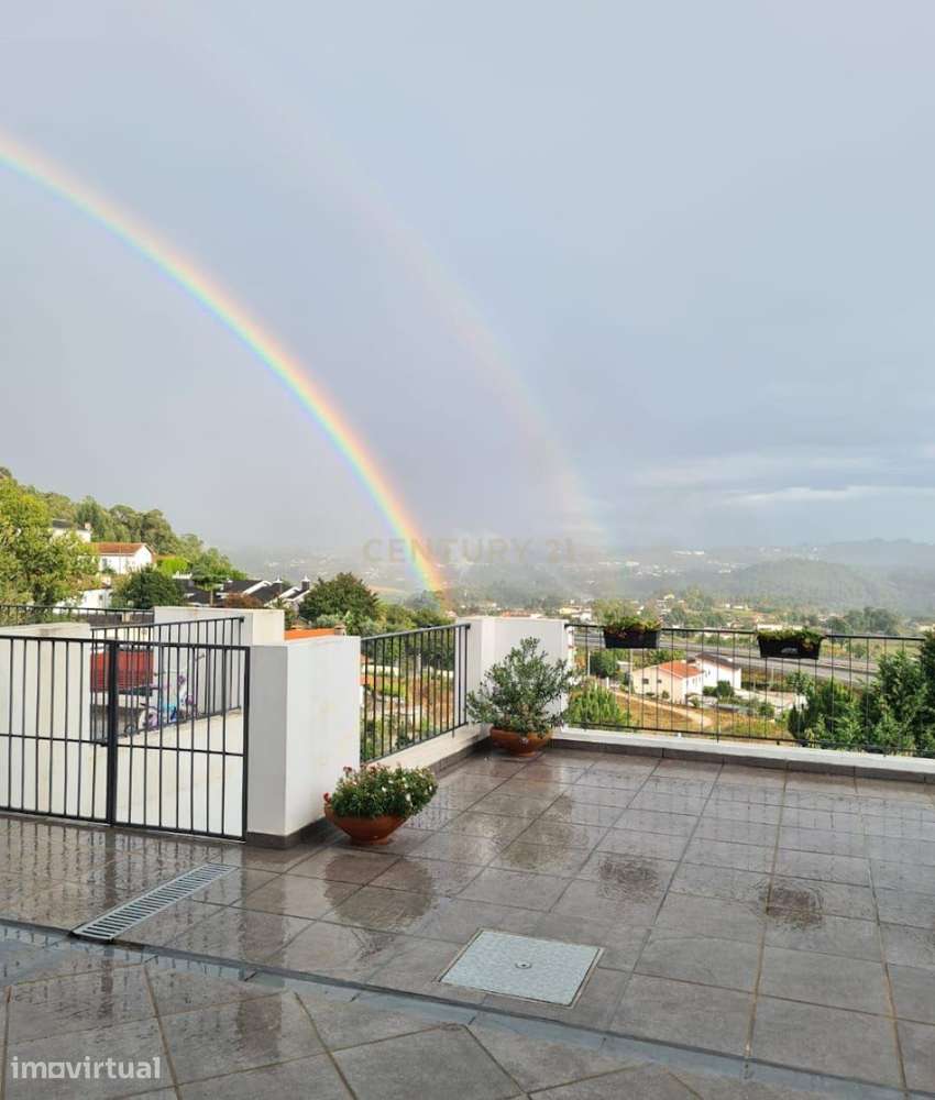 Moradia com miradouro, piscina e área agricola em Lousada, Porto - Grande imagem: 3/24