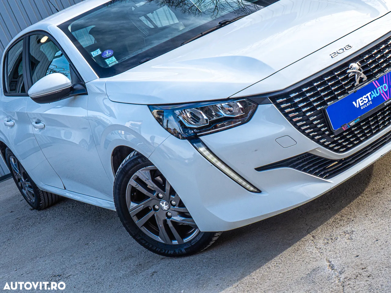 Peugeot 208 PureTech 100 EAT8 Allure - 18