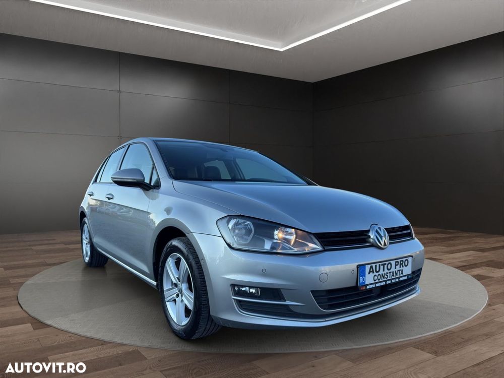 Volkswagen Golf - 2