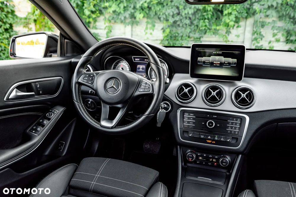 Mercedes-Benz CLA 200 7G-DCT Peak Edition - 28
