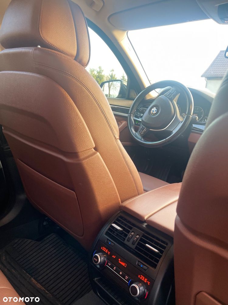 BMW Seria 5 525d xDrive Sport-Aut - 13