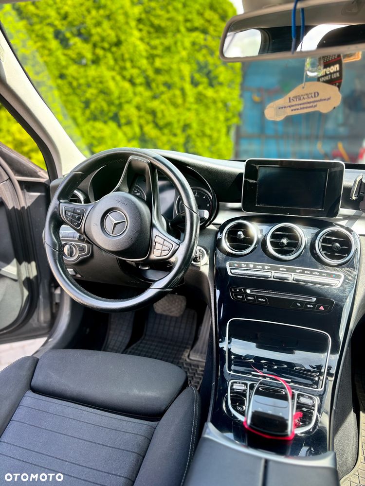 Mercedes-Benz Klasa C 220 d 4Matic 9G-TRONIC Avantgarde - 4