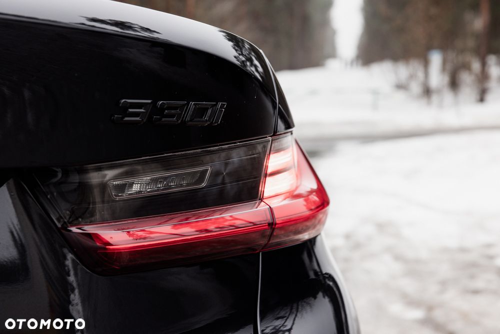 BMW Seria 3 330i Sport Line - 7