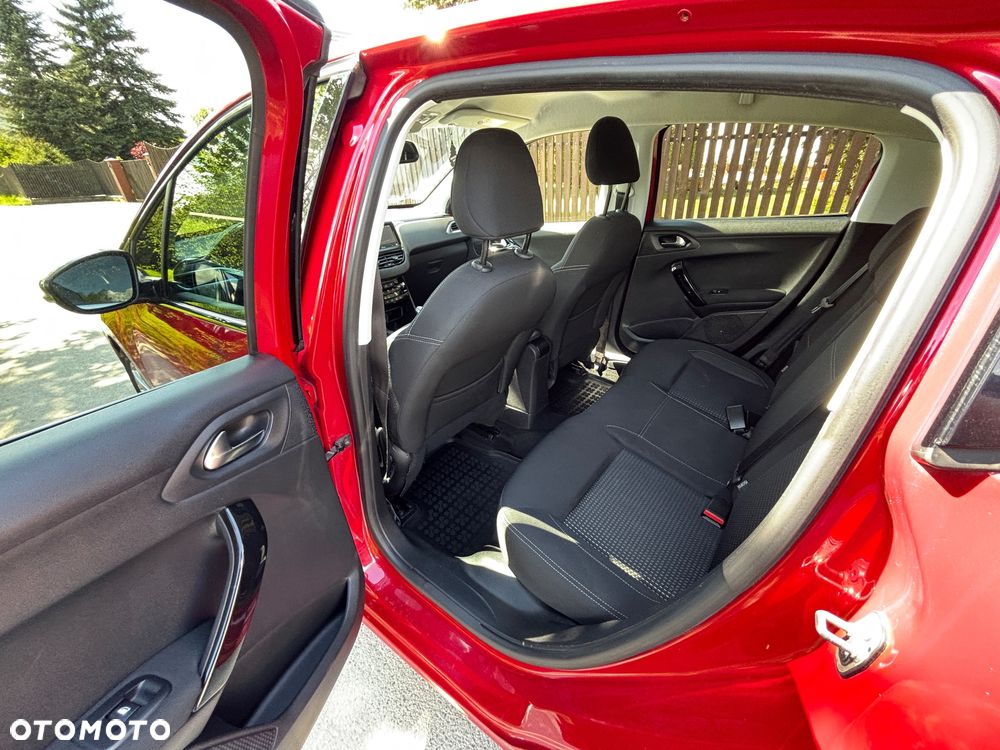 Peugeot 208 1.2 PureTech Allure - 18