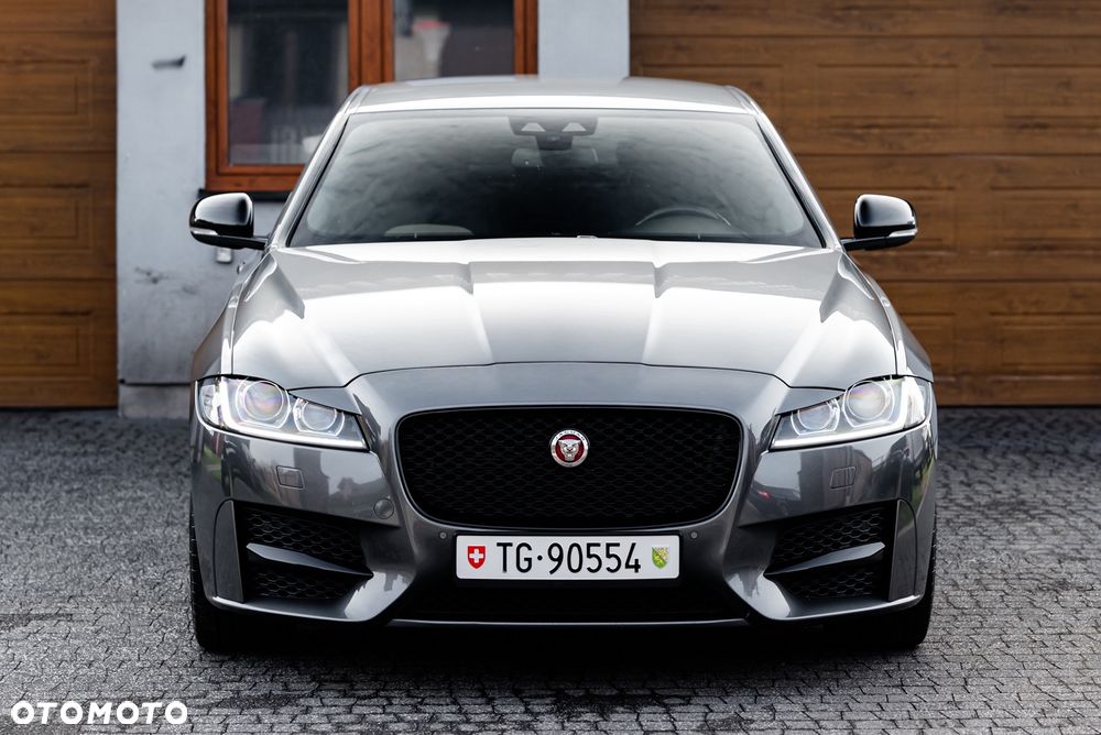 Jaguar XF 35t R-Sport - 7