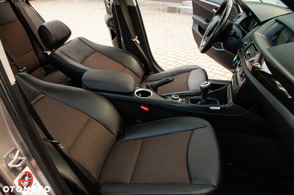 BMW X1 sDrive18d - 13