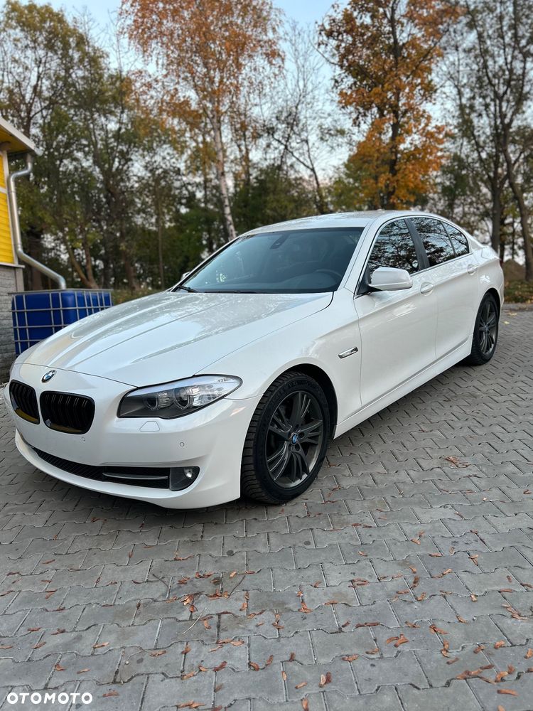 BMW 5 Series 2011 photo 2