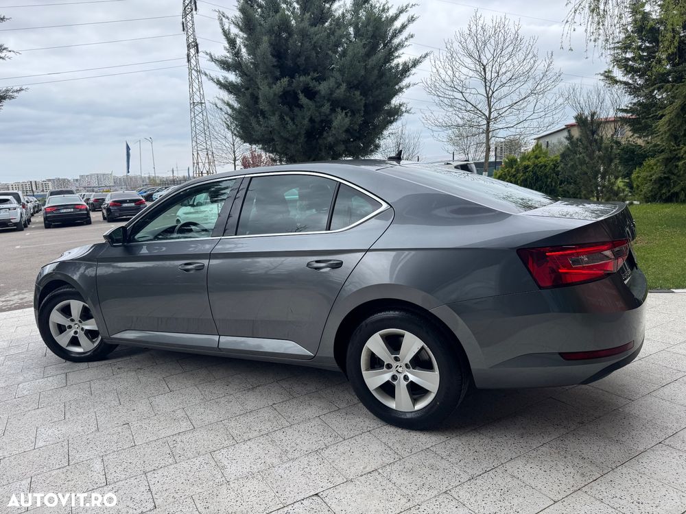 Skoda Superb 2.0 TDI DSG Premium Edition - 16