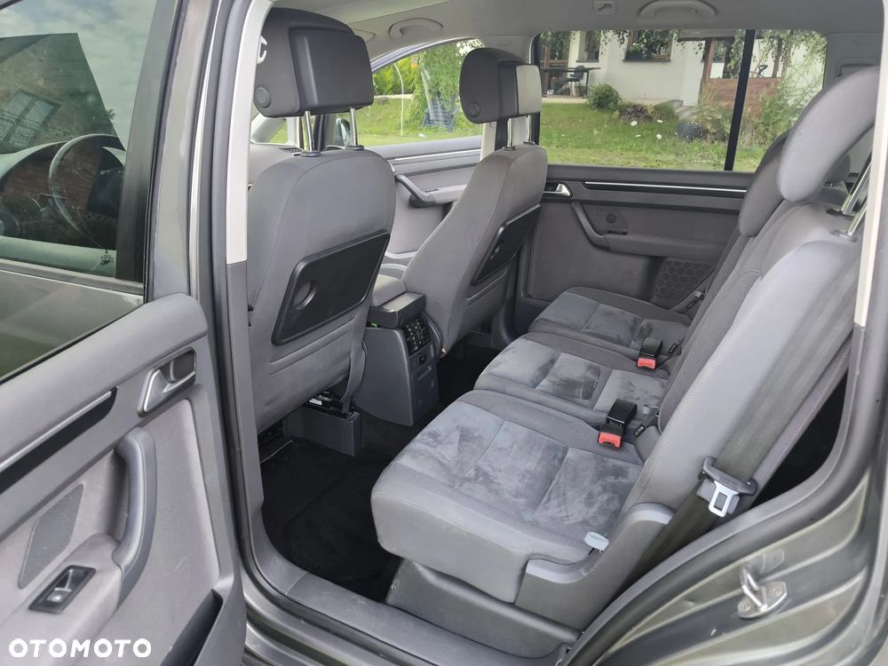 Volkswagen Touran 2.0 TDI DPF Highline - 10