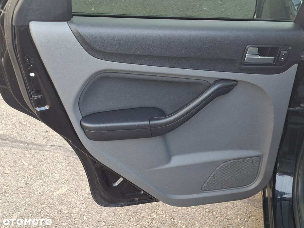 Ford Focus 2.0 16V Titanium - 28