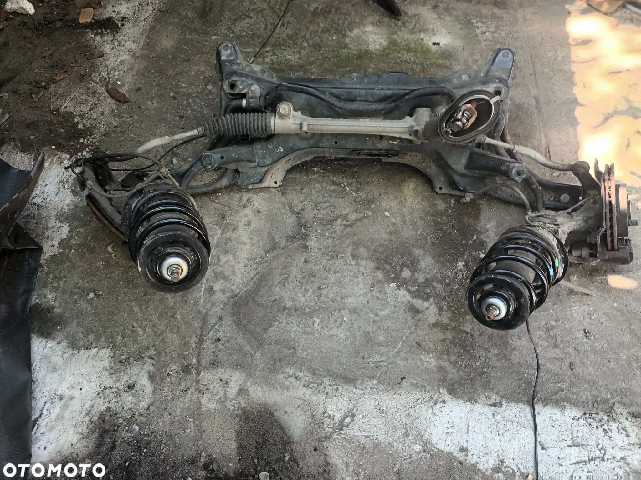 Witam do sprzedania kompletne zawieszenie Toyota Yaris 3  rok 2020 - 1