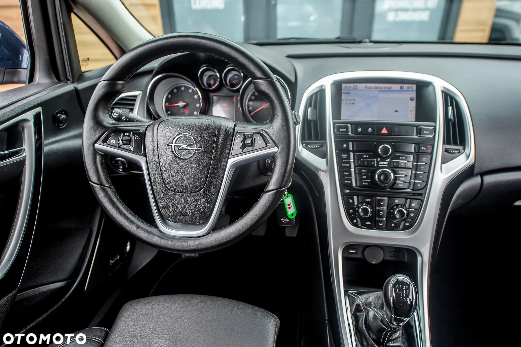 Opel Astra 1.6 Turbo Cosmo - 24