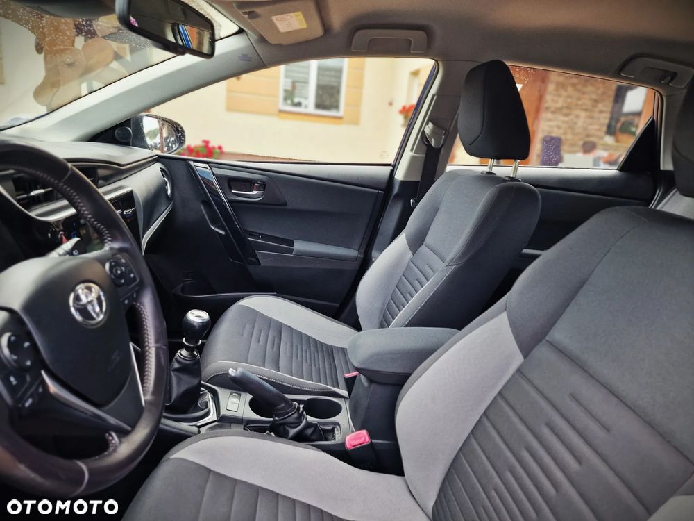 Toyota Auris 1.6 D-4D Prestige - 21