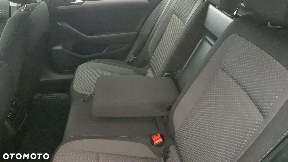 Volkswagen Passat - 16