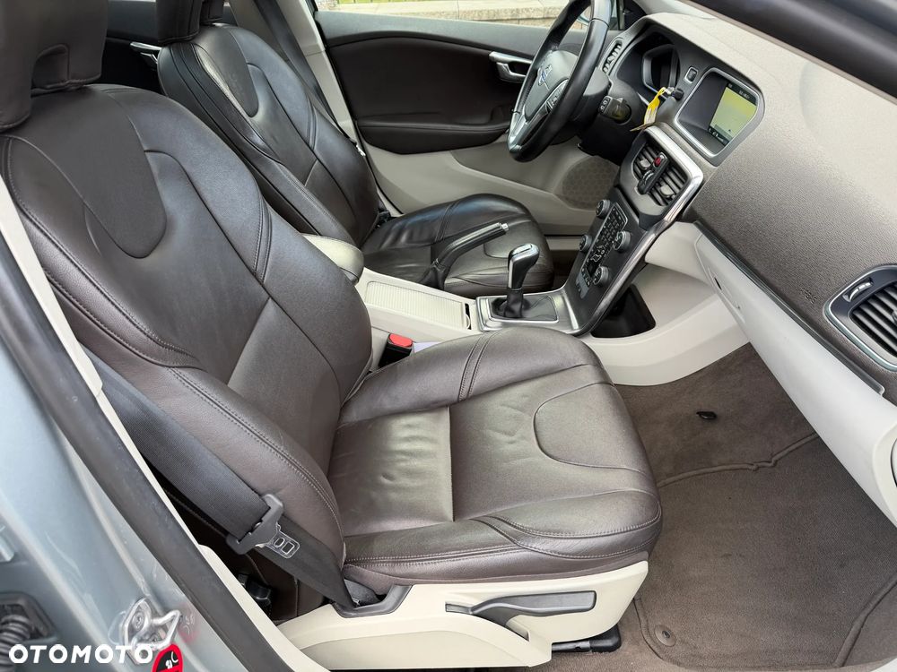Volvo V40 D2 Inscription - 10