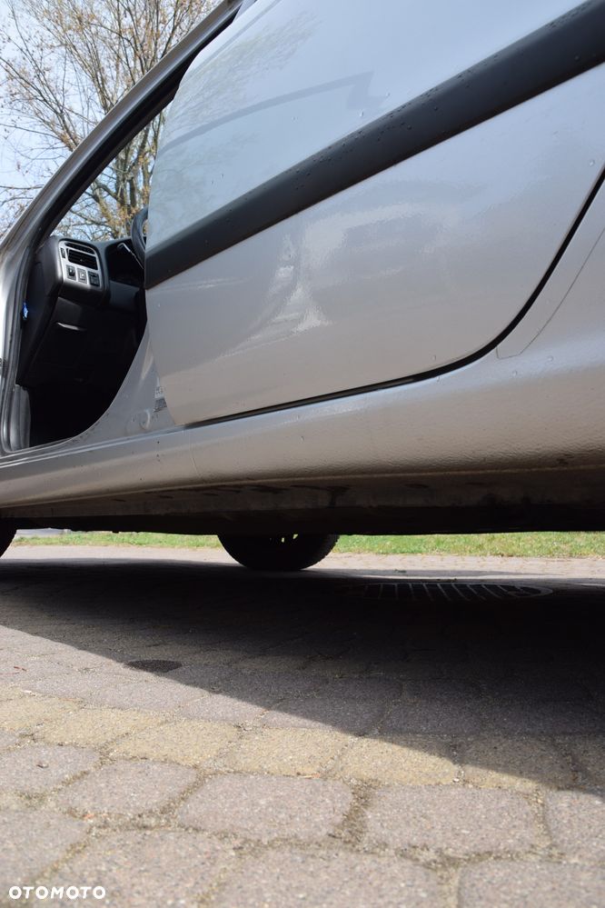 Toyota Avensis 1.6 VVT-i Terra - 19