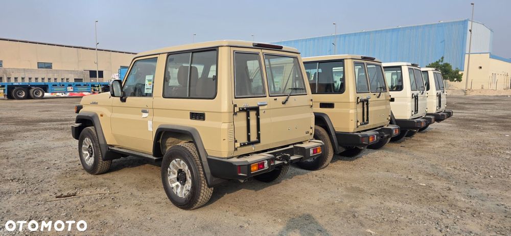 Toyota Land Cruiser - 29