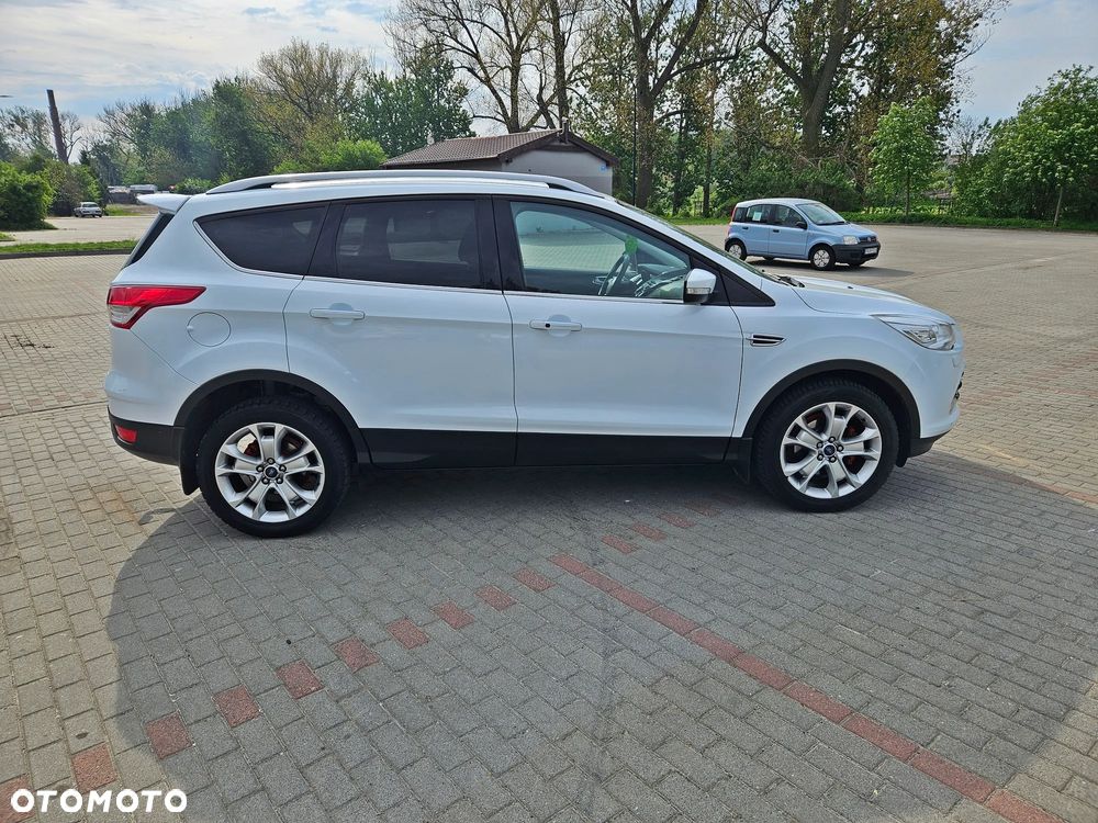 Ford Kuga 1.6 EcoBoost 2x4 Titanium - 4
