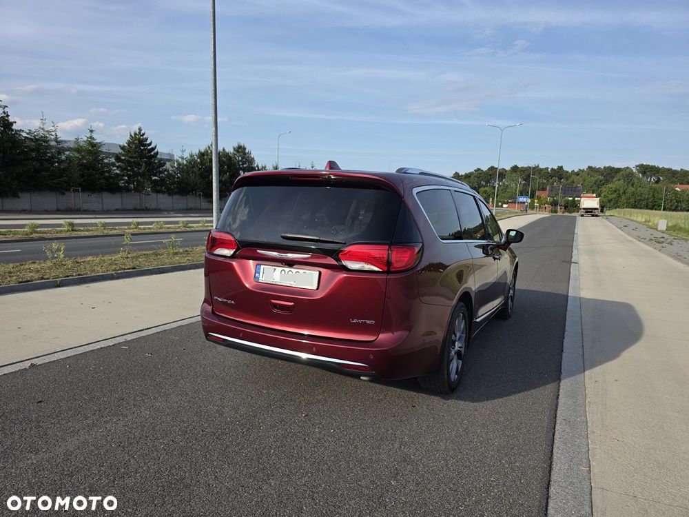 Chrysler Pacifica - 7