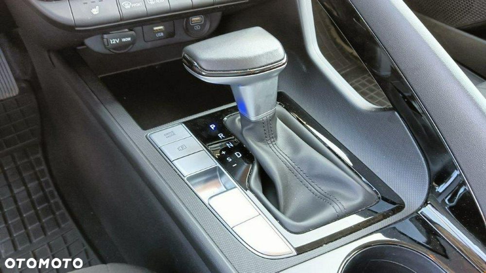 Hyundai Elantra - 17