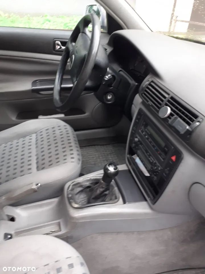 Volkswagen Passat 1.9 TDI Basis - 8