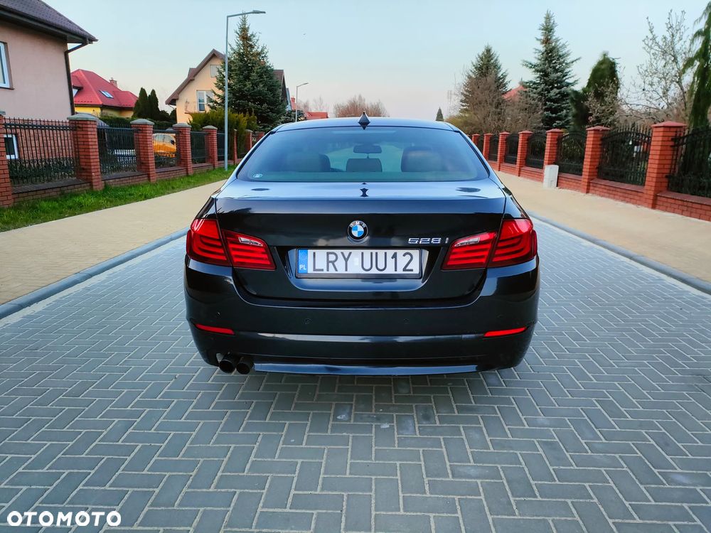 BMW Seria 5 528i - 5