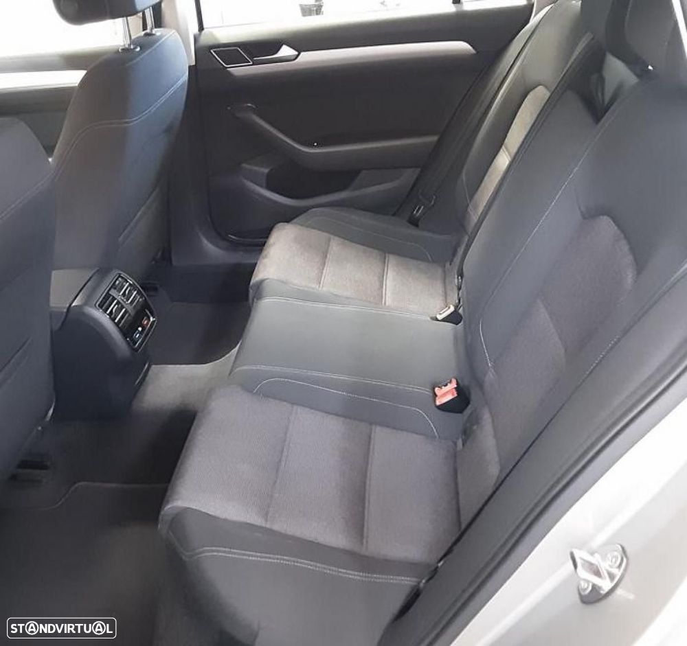 VW Passat Variant - 5