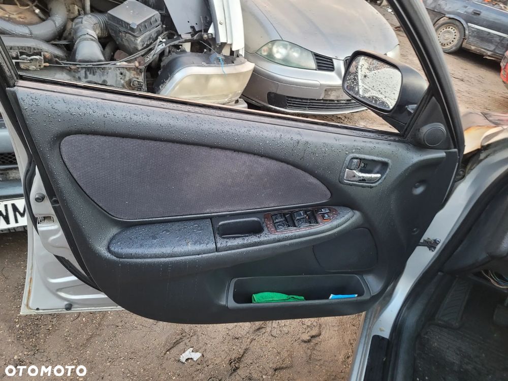 TOYOTA AVENSIS T22 KOMBI fotel fotele kanapa deska kokpit podsufitka boczek boczki klamka podłokietnik licznik - 3