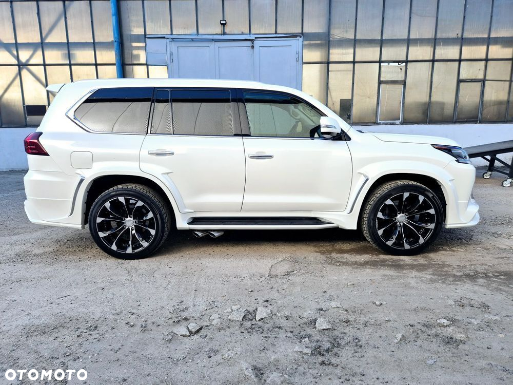 Lexus LX 570 Omotenashi - 37