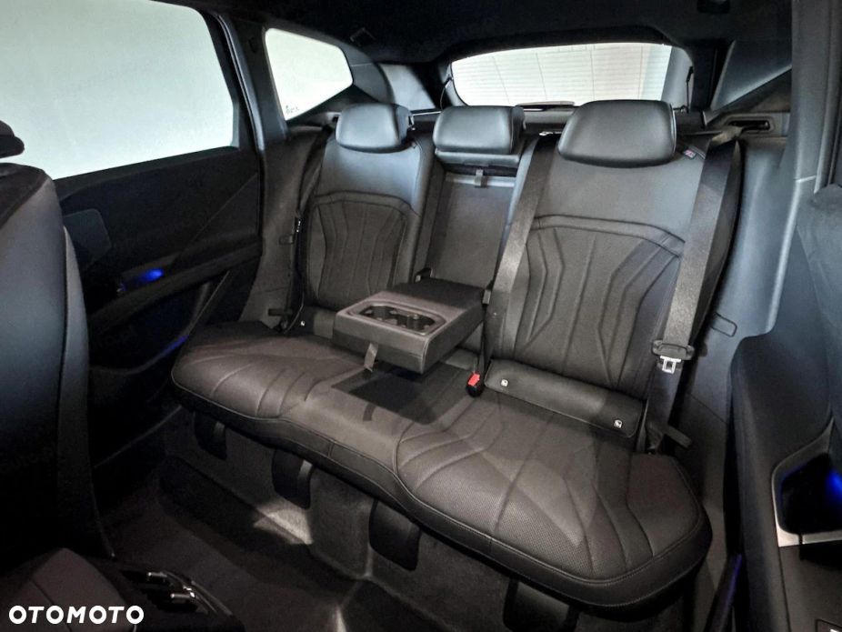 BMW iX3 - 11