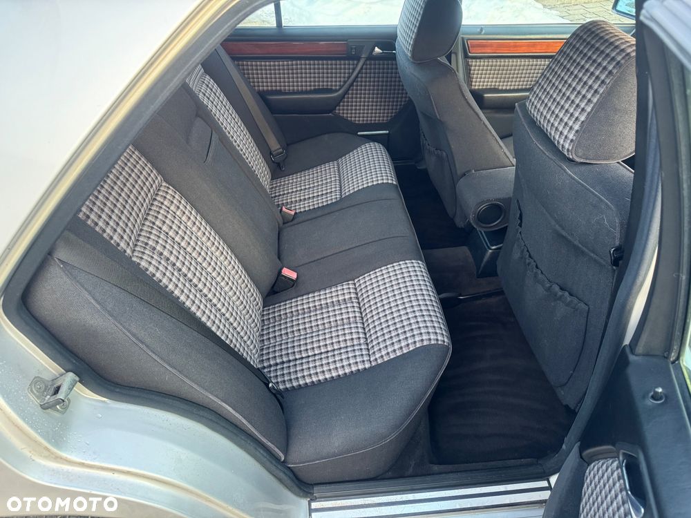 Mercedes-Benz W124 (1984-1993) - 15