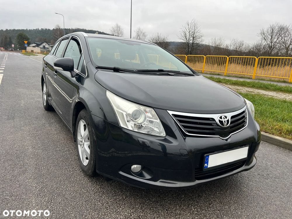 Toyota Avensis 1.6 Luna - 1