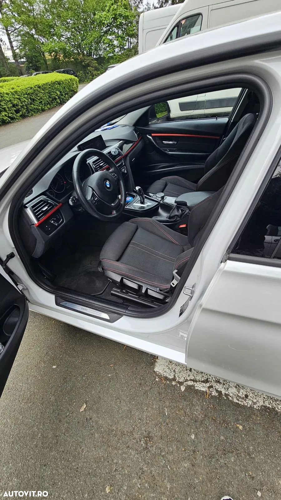 BMW Seria 3 318i Touring Aut. - 11