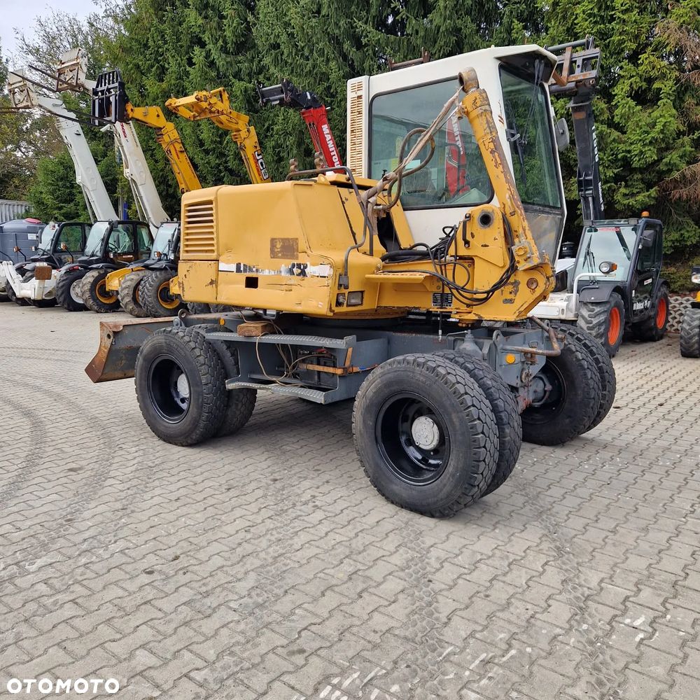 Koparka kołowa pali i jeździ - 7