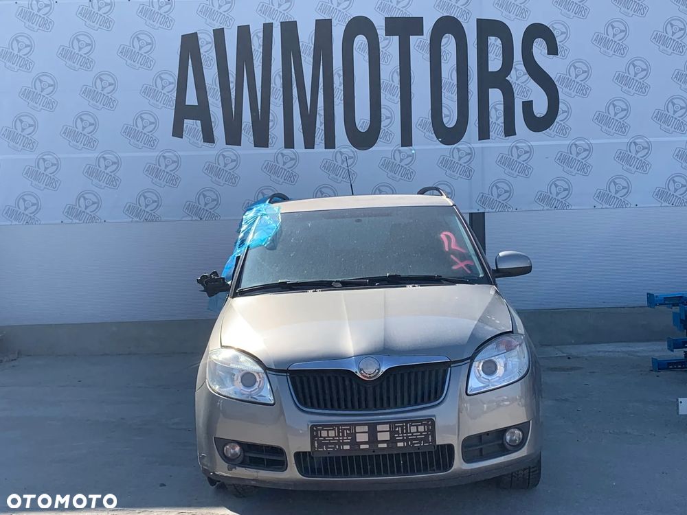 SKODA FABIA 4767 *SAMOCHÓD NA CZĘŚCI* 2008 4K / F8H MASKA, LAMPA, DRZWI, LUSTERKO, ZDERZAK, GRILL, BŁOTNIK, KLAPA, BELKA, DESKA, FOTELE, KANAPA, ĆWIARTKA KIEROWNICA, TARCZE, ZACISKI, ZAWIESZENIE, KOMPLETNY PRZÓD, KOMPLETNY TYŁ, LICZNIK, ZEGARY, PRAWE LEWE PRZÓD TYŁ - 3