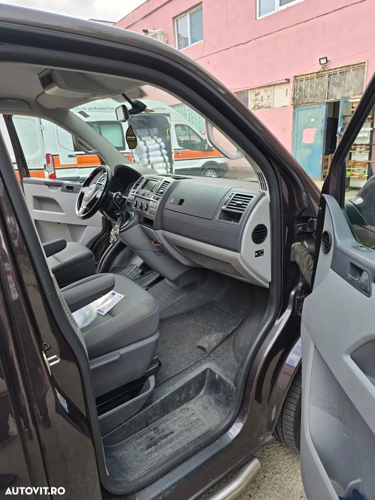 Volkswagen Caravelle - 12