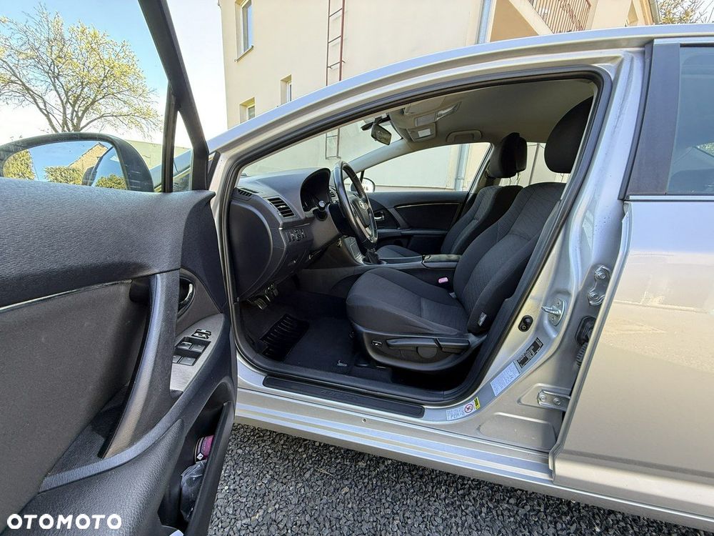 Toyota Avensis 1.8 Style - 39