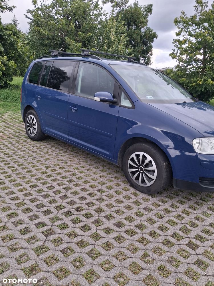Volkswagen Touran 1.6 FSI Basis - 3