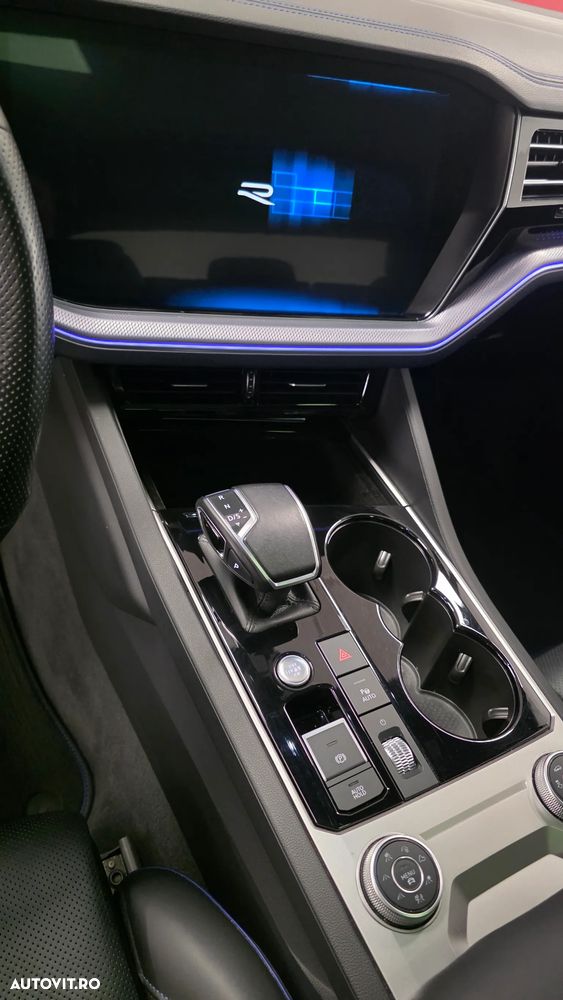 Volkswagen Touareg - 11