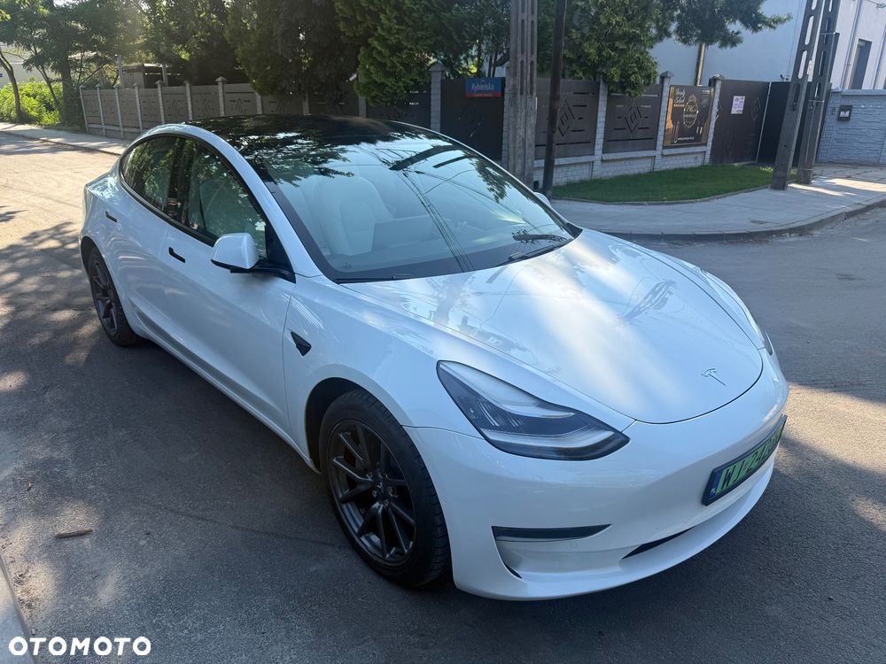 Tesla Model 3 - 4