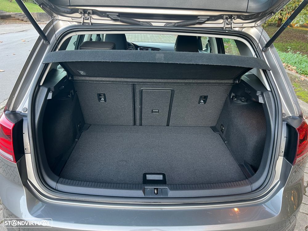 VW Golf 1.6 TDi Highline DSG - 14