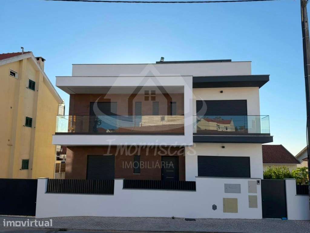 Moradia T4 com vista rio no Bairro das Courelas, Santa Iria de Azóia - Grande imagem: 2/58