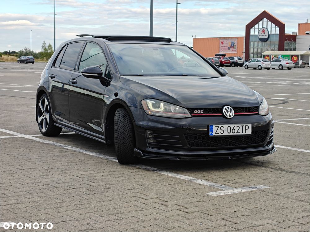 Volkswagen Golf - 2