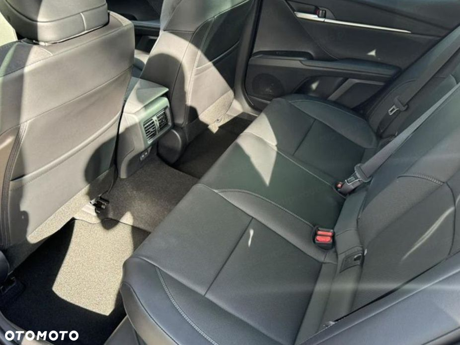 Toyota Camry - 11